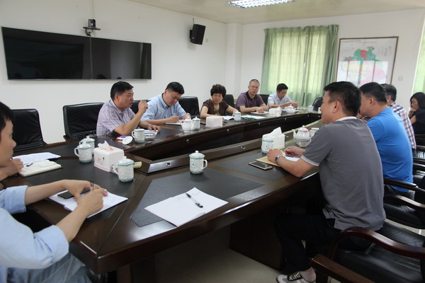 C:UsersadminDesktop海棠直播
人大常委会组成人员走访长沙街道人大代表2_调整大小.jpg