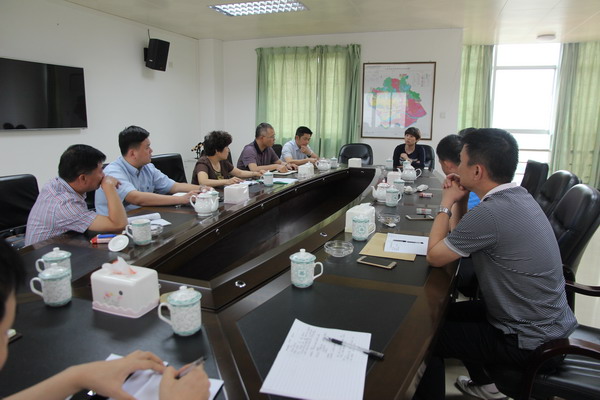 C:UsersadminDesktop海棠直播
人大常委会组成人员走访长沙街道人大代表3_调整大小.jpg