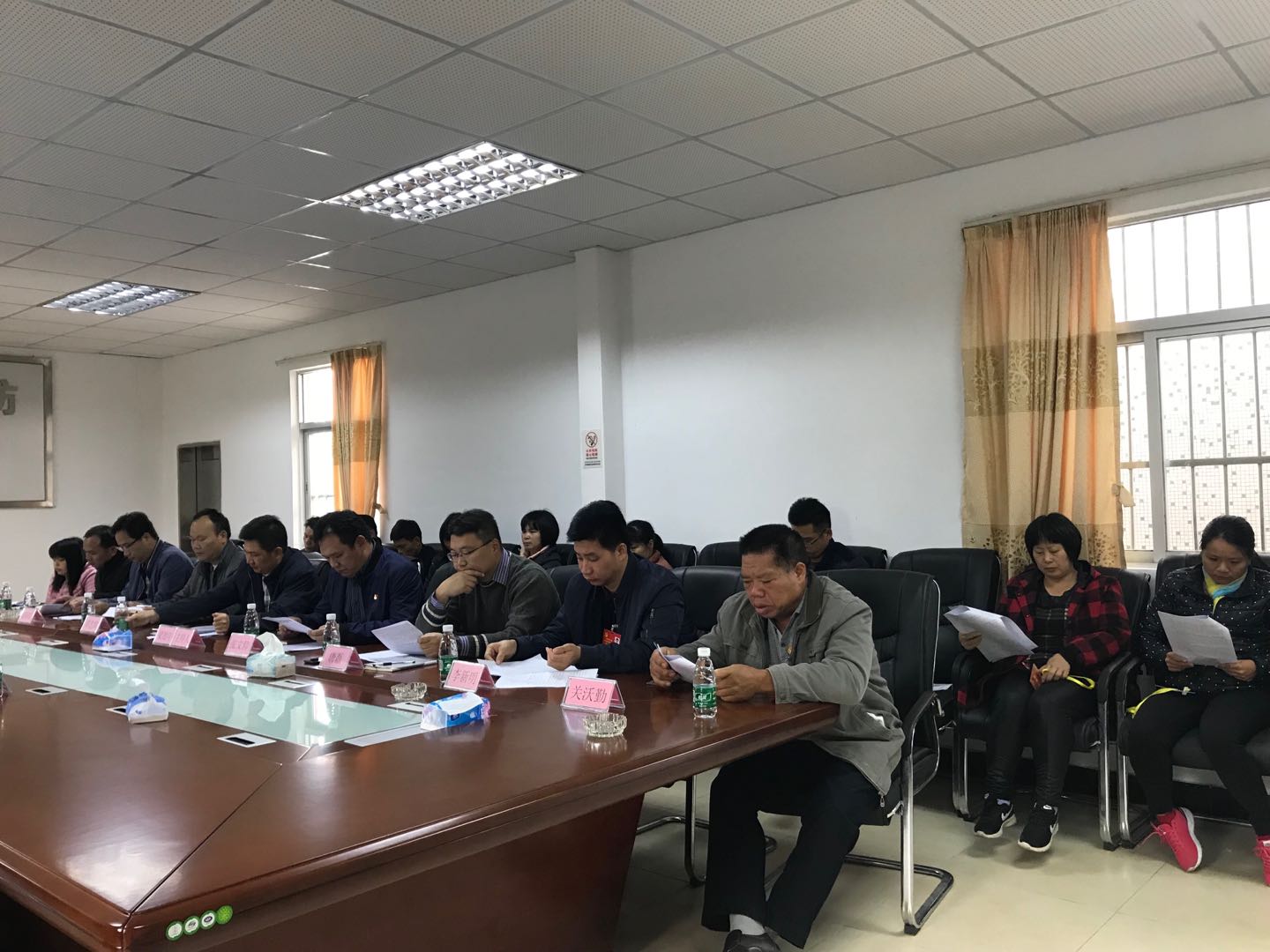 座谈会.jpg